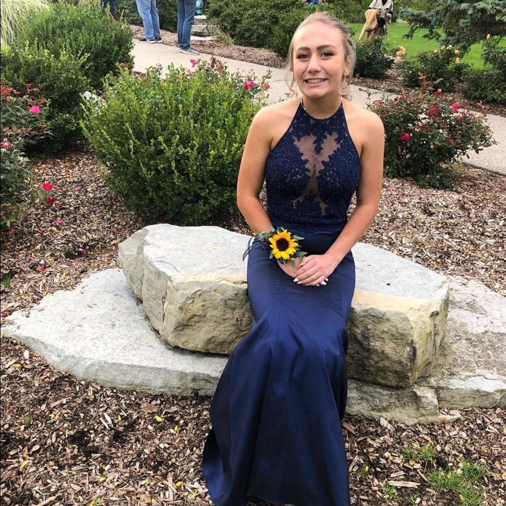 very pretty prom dress wore one time